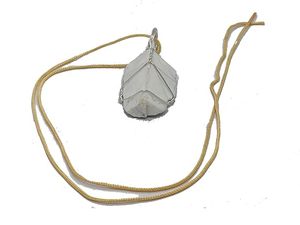 Colgante de moda de howlita natural con imagen de cristal grabada en bruto y envuelta en alambre, de Gujarat - Product Image 5