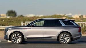 HO NG QI H S 9 Ho Ng qi E-H S9 SUV de Lujo con Asientos VIP, Tracción en las Cuatro Ruedas, Batería de Litio, Cuero R20 - Product Image 2