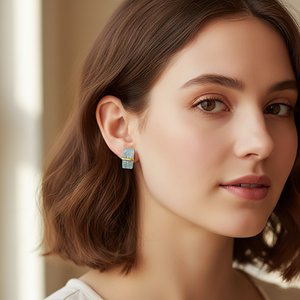 Boucles d'oreilles minimalistes bohèmes en laiton plaqué or avec pierre brute d'aigue-marine rectangulaire, faites à la main, bijoux de naissance pour femme - Product Image 2