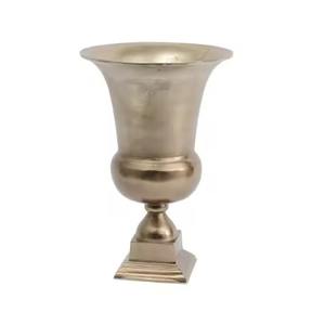 Vases à fleurs décoratifs en métal de qualité supérieure pour une présentation florale élégante - Product Image 5