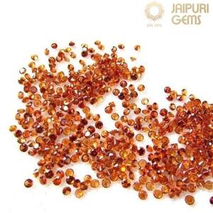พลอยฮีสโซไนต์สีส้มทรงกลมเจียระไนแบบบริลเลียนท์ขนาด 2 มม. จากเจียปุรี เจมส์ สำหรับฝังเครื่องประดับ - Product Image 1