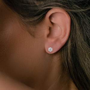 Boucles d'oreilles solitaires rondes à quatre griffes en or 14K 18K avec diamants de laboratoire 1ct 2ct 3ct pour hommes et femmes, vente en gros - Product Image 3