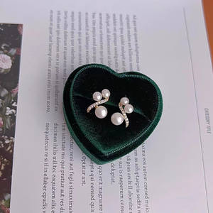 Boucles d'oreilles en perles d'eau douce de forme géométrique simple haut de gamme, élégantes, accessoires de mode en gros - Product Image 1