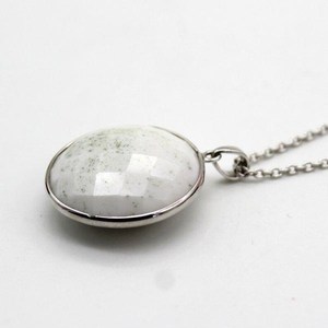 NIKHIL GEMS - Colgante de Calcedonia Blanca Natural con Plata de Ley 925, Amuleto de Compromiso Vintage con Certificado de Terceros para Mujer - Product Image 4