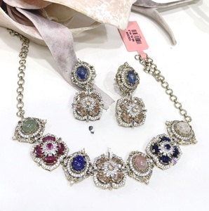 Conjunto de collar y aretes de circonita cúbica chapados en oro de calidad premium glamorosa para colección de bodas para mujer - Product Image 2