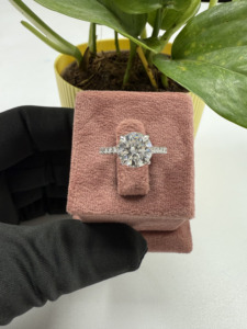 Bague de fiançailles solitaire pour femme, diamant de laboratoire rond de 2 carats, or jaune 10 carats, polissage haute brillance, pour mariage. - Product Image 1