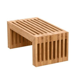 Banco rectangular de madera con diseño de listones y un acabado marrón claro natural, adecuado para uso en exteriores. - Product Image 3