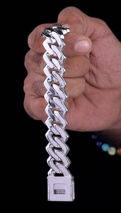 Bracelet chaîne cubaine en moissanite de qualité export pour hommes et femmes, bijoux de luxe hip-hop sertis de diamants, cadeau disponible à la vente - Product Image 5