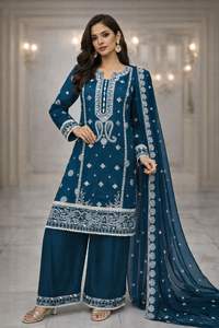 Traje de colección Eid hecho de seda india con bordados, trabajo de espejo y encaje. - Product Image 4