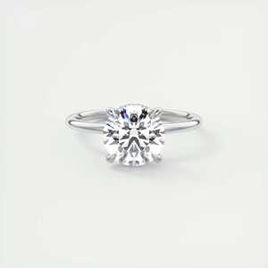 Bague de fiançailles solitaire avec diamant rond de 2,50 carats cultivé en laboratoire et halo caché serti à la française en or blanc 14 carats - Product Image 4