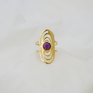 Bague ajustable en améthyste violette plaquée or, motif tourbillon, faite à la main, large et imposante, avec pierre précieuse naturelle, bijou bohème - Product Image 1