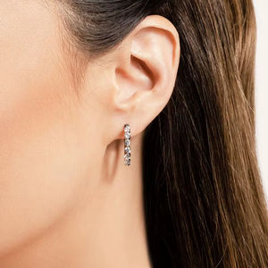 Modernos Pendientes de Aro Ovalados Elegantes con Certificación IGI y GAI, Diamante Cultivado en Laboratorio de 1/2 Quilate, Pendientes de Aro Huggie de Oro Puro de 14k - Product Image 1