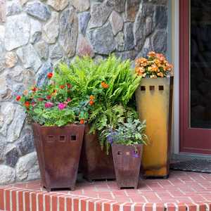 กระถางต้นไม้โลหะดีไซน์หรูหรา ทนทาน เหมาะสำหรับใช้ในบ้าน สวน สำนักงาน โต๊ะทำงาน และจัดสวน - Product Image 5