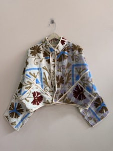 Lote surtido de chaquetas vintage Suzani estilo bohemio, hechas a mano y de talla grande. - Product Image 4