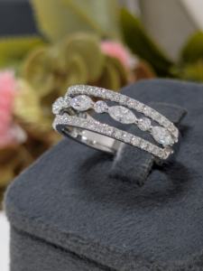 Bague de mariage demi-éternité en or blanc 10K/14K avec diamant de laboratoire taille brillant de luxe 1,40 carat, empilable, certifiée IGI Lurba - Product Image 4