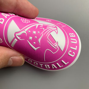 Patch 3D personnalisé en relief |   Étiquette de marque en relief pour vestes et sweats à capuche |   Fournisseur OEM en gros - Product Image 4