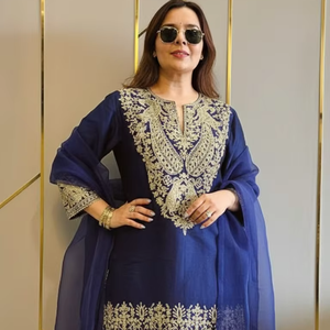 Ensemble Kurti Plazzo en soie Chinon de style Bollywood élégant avec dupatta en organza pour une élégance festive et de soirée - Product Image 1