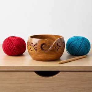 Bol à laine en bois fait main avec motif floral sculpté et nom personnalisé Hophia pour le rangement des travaux de tricot - Product Image 3