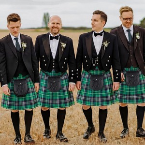 Tenue traditionnelle écossaise sophistiquée pour homme : Kilt, veste et gilet pour cérémonie de mariage et événements formels dans les Highlands - Product Image 5