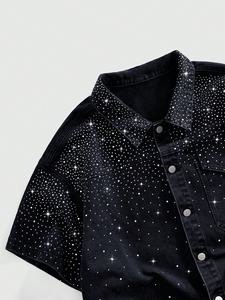 Chemise en jean à strass étoiles pour homme, motif galaxie céleste scintillante, noir délavé, manches courtes, coupe ample oversize, style streetwear, personnalisable OEM - Product Image 3