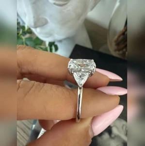 Anillo de diamante cultivado en laboratorio de 4 quilates con corte alargado para mujer, joyería de lujo de plata de ley 925 para boda y compromiso. - Product Image 6