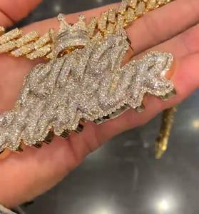 Pendentif Papillon Personnalisé Sertie de Diamants Moissanite, Collier Insecte Micro-Pavé en Argent 925, Bijou de Luxe avec Pierre Bleue, Style Statement - Product Image 1