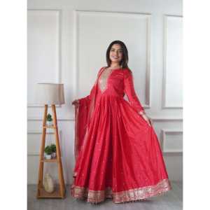 Vestido de Diseñador XL con Bordado de Lentejuelas, Pent y Dupatta Incluidos - Product Image 4