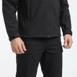 Veste à capuche softshell noire pour homme avec fermeture éclair et poches, coupe classique, manteau de randonnée en plein air, vestes de mode personnalisables - Product Image 6