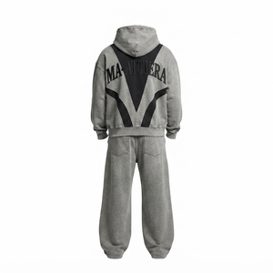 Conjunto Deportivo Personalizado para Hombre, Sudadera con Cierre y Capucha en Gris Lavado, Pantalones Deportivos de Pierna Ancha con Paneles en Contraste, Estilo Urbano - Product Image 4