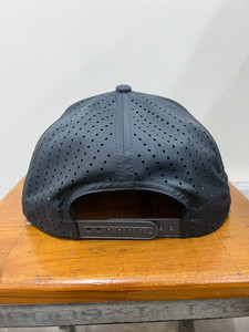 Casquette Snapback Personnalisable à 5 Panneaux avec Patch Tissé, Découpée au Laser, Perforée et Respirante, Fabriquée au Vietnam – Confort et Qualité Supérieure - Product Image 4