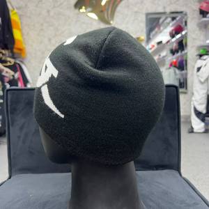 Bonnet unisexe en tricot jacquard avec motif de personnage, broderie 3D, bouton, 100% acrylique, chaud pour l'hiver, style décontracté, pour adultes, style streetwear - Product Image 4
