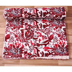 Elegante colcha Kantha de algodón con expresivos estampados hechos a mano y tela natural suave, diseñada para una decoración del hogar que se centra en la comodidad. - Product Image 4