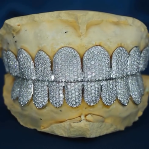 AMBER JEWELS T-768 ทองคำแท้ 14K สีโรสโกลด์ ประดับคริสตัลเพชรแล็บโกรว์ ชุบโรเดียม สำหรับใส่ฟัน ทรงบริลเลียนท์คัท สไตล์ฮิปฮอป ทันสมัย สำหรับทั้งชายและหญิง - Product Image 2