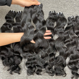 Cheveux bouclés bruts du Vietnam, faisceaux ondulés naturels, cheveux humains du Vietnam non transformés pour la vente en gros - Product Image 1