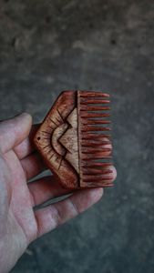 Mini peigne à cheveux en bois, artisanat naturel fait à la main, peigne en bambou de poche - Product Image 3