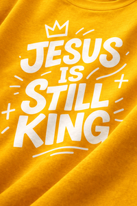 Camiseta de Algodón Grueso de Alta Calidad con Estampado Gráfico 'Jesus Is Still King' para Hombre, Estilo Urbano Cristiano, Hombros Caídos, Color Amarillo - Product Image 6
