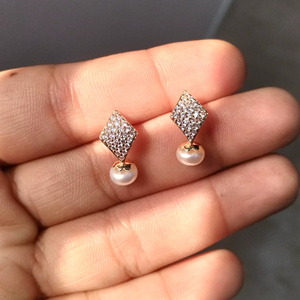 ต่างหูมุกน้ำจืดทรงหยดน้ำ ดีไซน์เพชร ชุบทอง เหมาะสำหรับใส่ทุกวัน - Product Image 1