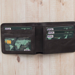 กระเป๋าสตางค์หนังแท้พรีเมียมสำหรับผู้ชาย ป้องกัน RFID แบบพับสองตอน ขายส่ง รับผลิตตามแบบ OEM สกรีนโลโก้ ผลิตด้วยมือ ส่งออกจากปากีสถาน - Product Image 5