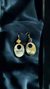 Boucles d'oreilles bohèmes en corne de bœuf naturelle sculptée à la main, écologiques et polies, pour femmes, à prix de gros - Product Image 3