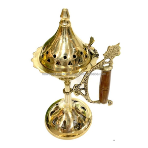 Quemador de incienso Loban de mano purificador de latón para el hogar, con mango de madera, quemador Dhoop Dhuni Sambrani Dhoop, resina y hogar - Product Image 1