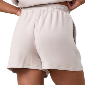 Shorts de sport beige pour femme, taille élastique, toucher doux, vêtements de fitness, tenue décontractée pour l'entraînement - Product Image 2