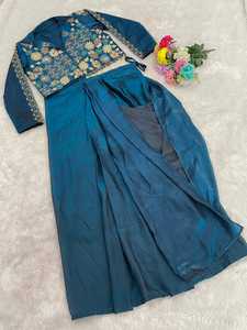 Ensemble de sari en soie le plus vendu avec haut court brodé et jupe longue, tenue traditionnelle indienne pour femme, idéal pour mariage, en promotion - Product Image 3