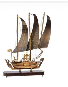 Modelo de Velero de Latón Hecho a Mano de Lujo, Diseño Art Deco, Ligero y Duradero, Decoración de Mesa para el Hogar, Oficina, Regalo de Inauguración, Diwali - Product Image 1