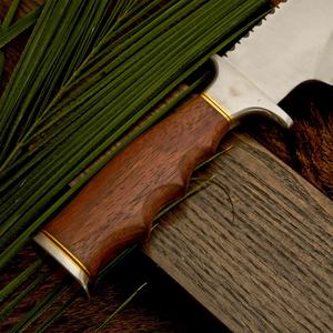 มีดโบวี่เหล็ก 440C ทำมือแบบกำหนดเอง สำหรับล่าสัตว์และตั้งแคมป์ ใบมีดแบบ Fixed Blade ด้ามไม้ พร้อมปลอกหนัง รับผลิตแบบ OEM - Product Image 4