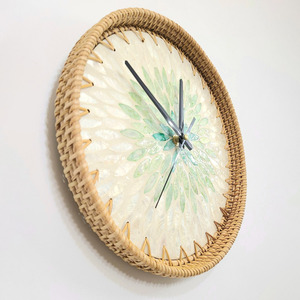 Relojes de pared grandes de ratán, decorativos y sostenibles, accesorios colgantes para el hogar, oficinas y hoteles. - Product Image 1