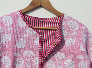 Chaquetas bohemias acolchadas con estampado floral, hechas a mano, de algodón, estilo floral, para otoño e invierno, abrigo reversible, regalo para ella. - Product Image 4