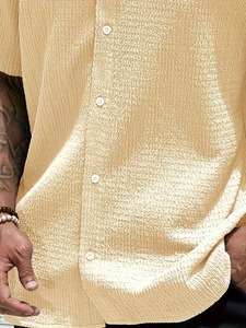 Chemise Homme Style Resort d'Été Col Cubain Décontractée Texturée Manches Courtes Boutonnée Fournisseur OEM Personnalisé - Product Image 4