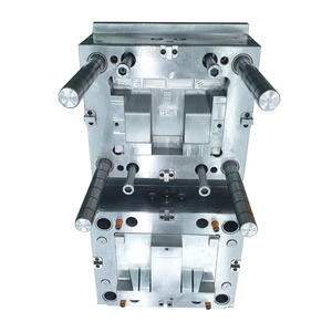 Pièces en plastique moulées par injection sur mesure - Moule de base - Product Image 3