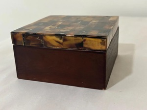Nueva Caja de Almacenamiento de Joyas Ecológica de Cuerno de Búfalo Rústico Pulido con Interior Suave para Artículos Delicados, Diseño Animal Feng Shui - Product Image 1