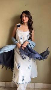 Algodón Kora Khadi puro con trabajo bordado Color brillante Kurti Set perfecto para celebraciones de alto perfil, ceremonias del templo - Product Image 3